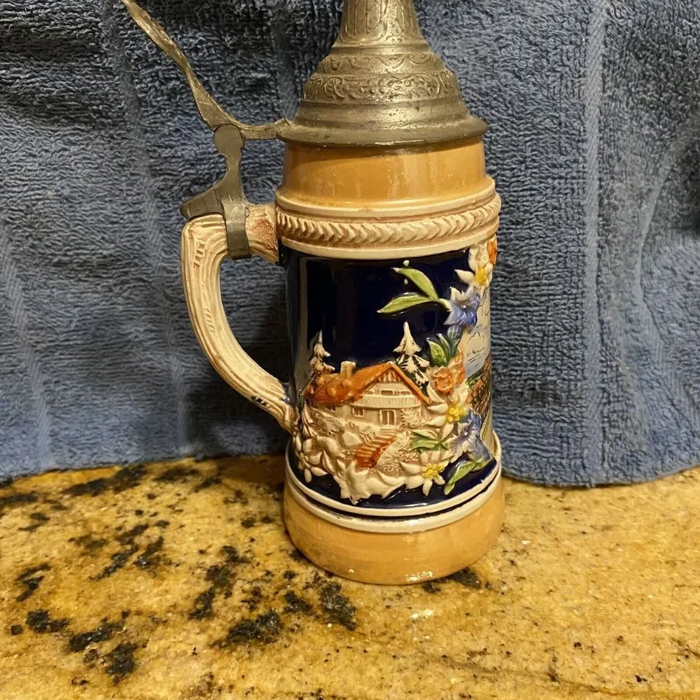 Made in Germany Small Lidded Stein.  Boblingen Marketplatz Pictured Metal Lid‎